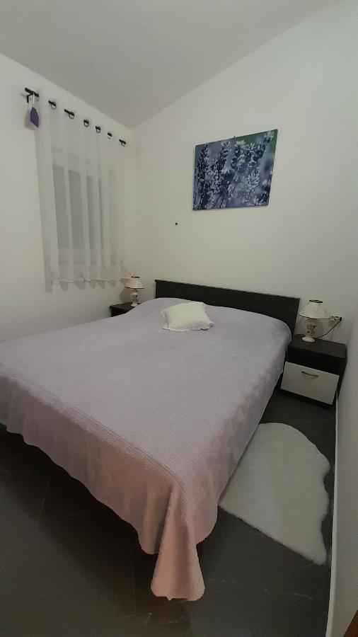 Apartmani Ivankovic Карлобаг Екстериор снимка