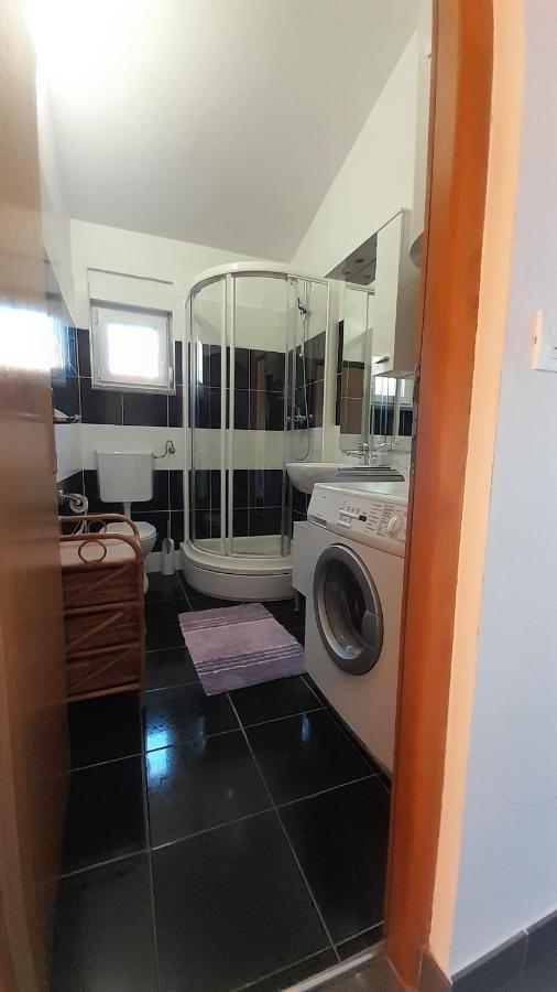 Apartmani Ivankovic Карлобаг Екстериор снимка