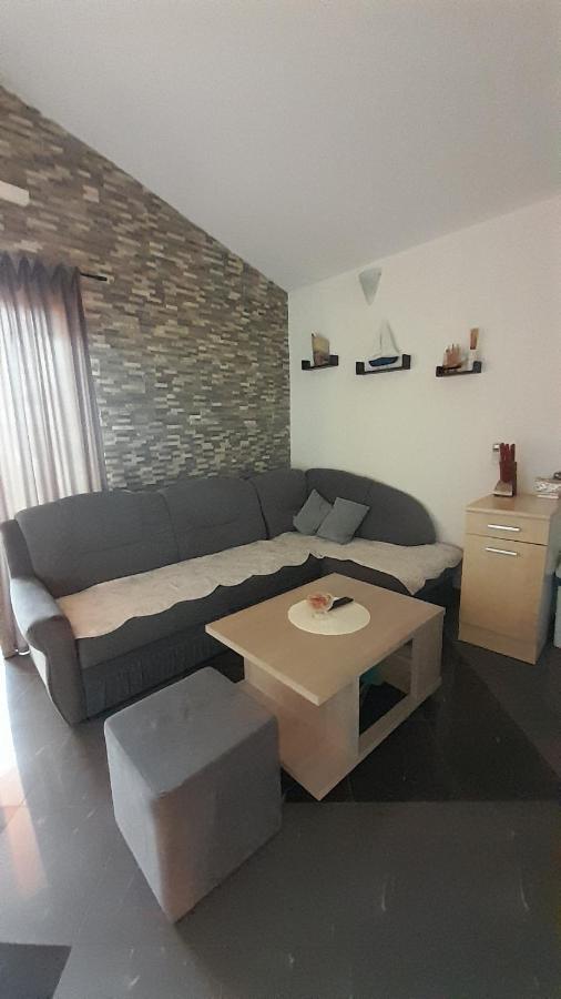 Apartmani Ivankovic Карлобаг Екстериор снимка