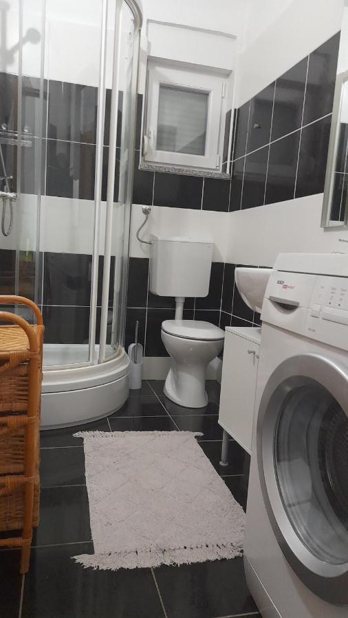 Apartmani Ivankovic Карлобаг Екстериор снимка