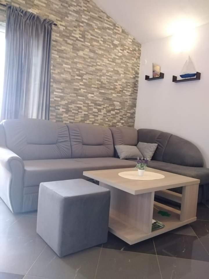 Apartmani Ivankovic Карлобаг Стая снимка