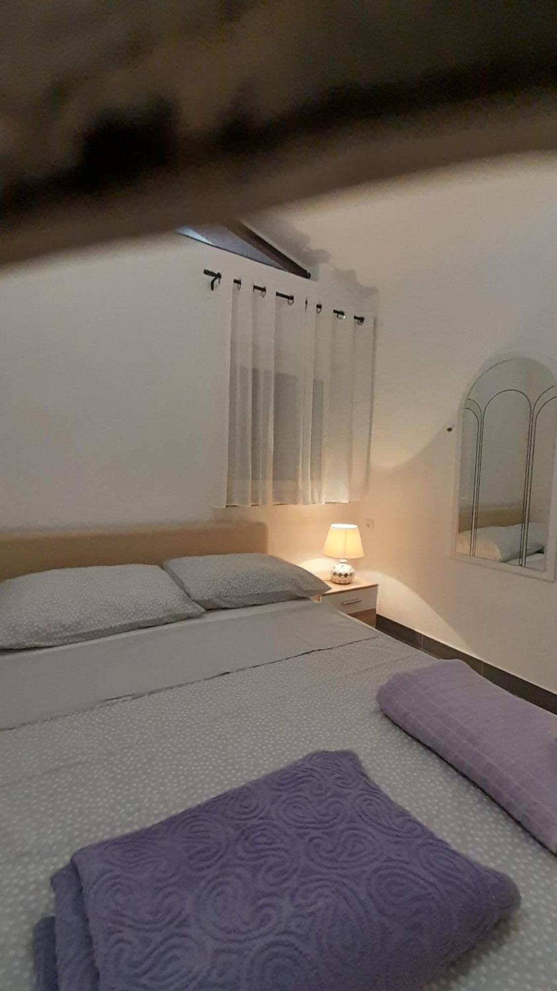 Apartmani Ivankovic Карлобаг Стая снимка